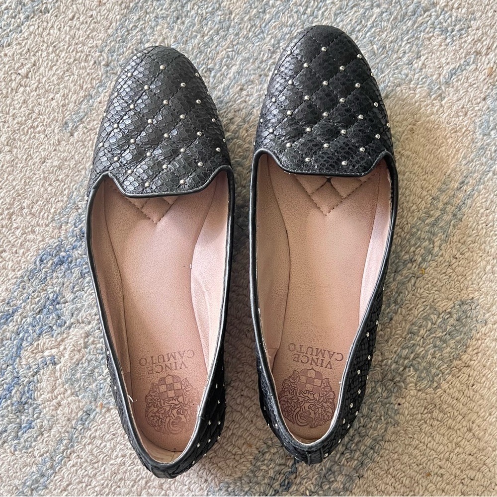 VINCE CAMUTO LILLIANA 2 STUDDED BLACK QUILTED FLATS SIZE 7.5 EUC